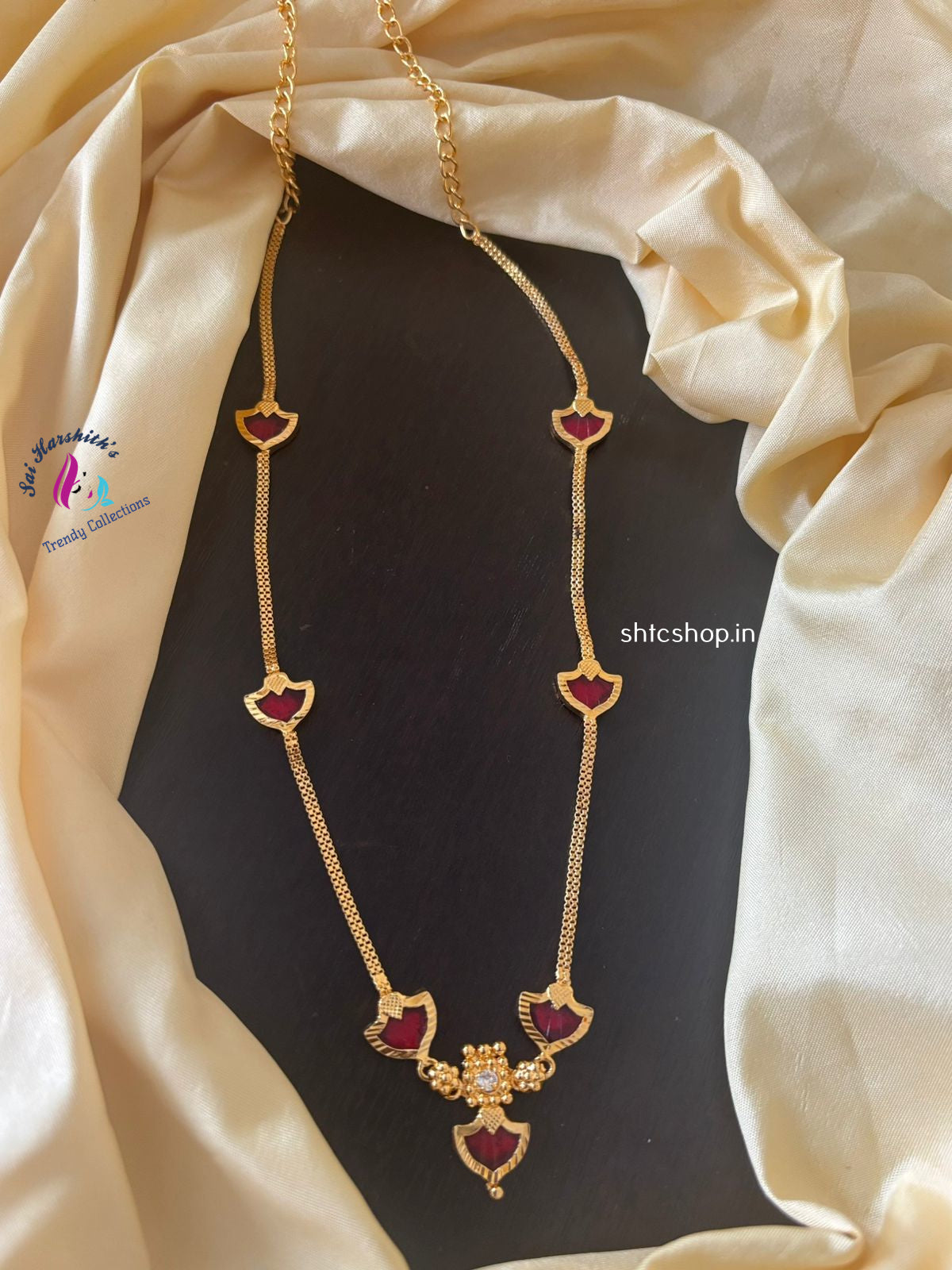 Traditional Kerala Style Palakka Mala Fusion with Trend - SHTC1247 - Sai Harshith's Trendy Collections