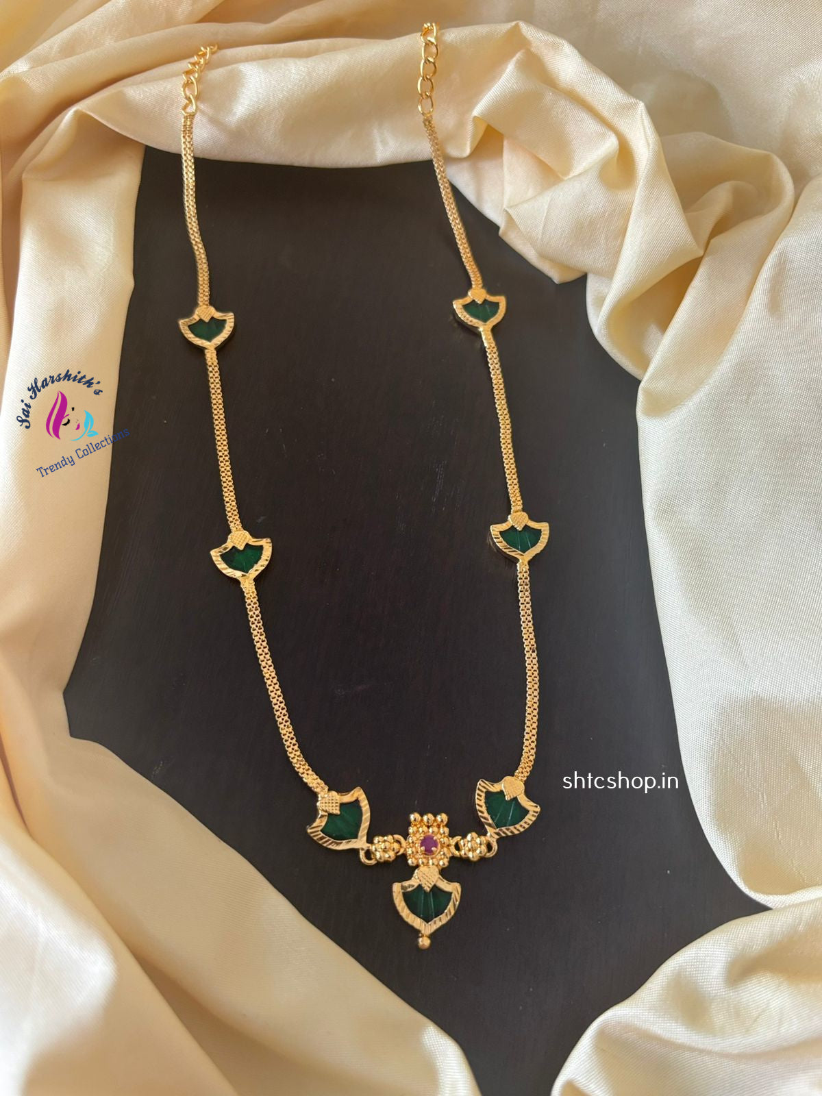 Traditional Kerala Style Palakka Mala Fusion with Trend - SHTC1247 - Sai Harshith's Trendy Collections