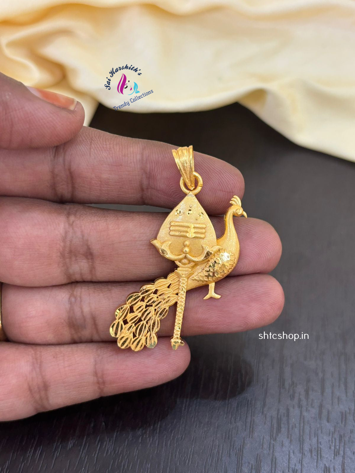 Trending Vel and Peacock pendant without stones - SHTC1303