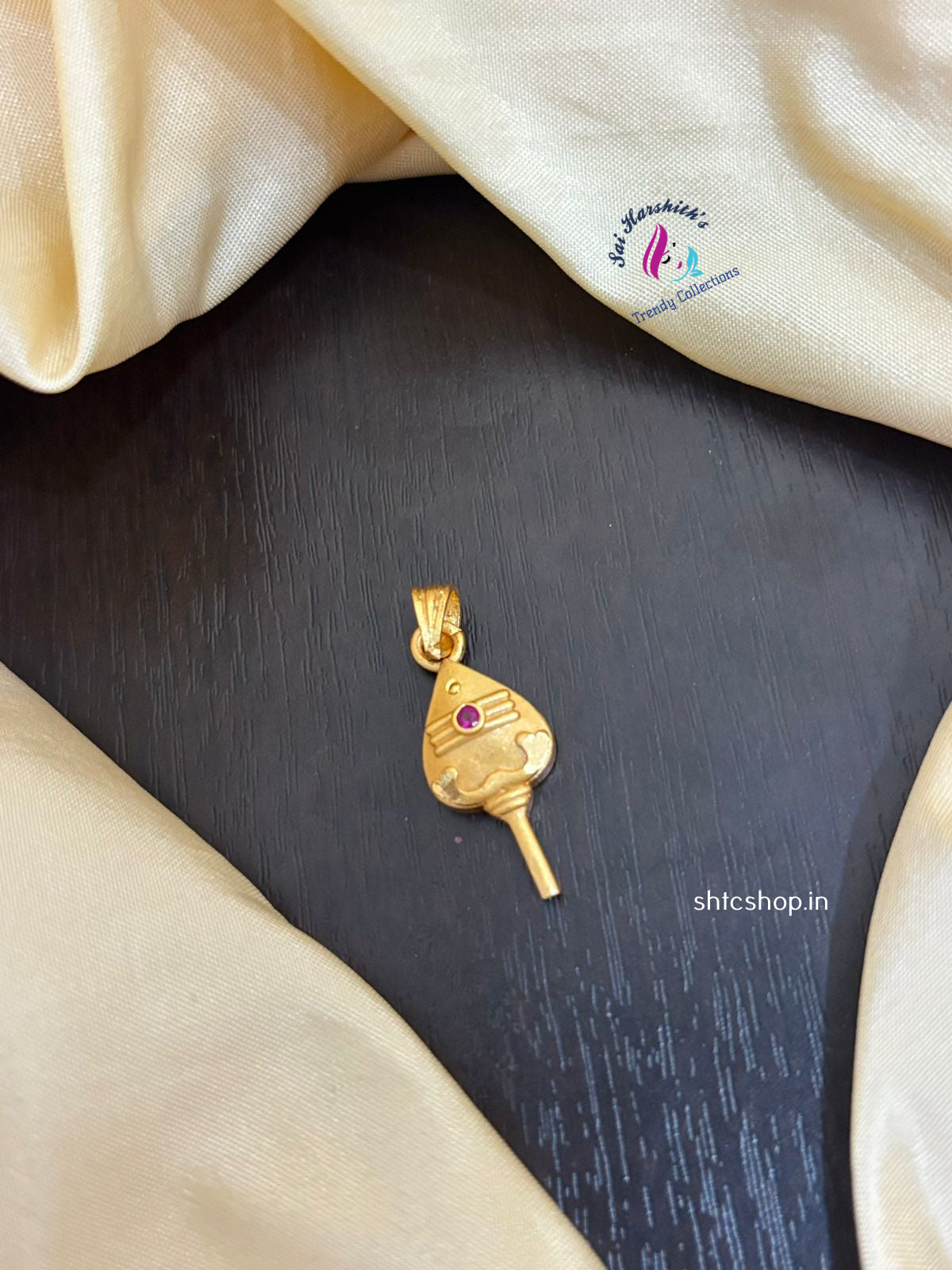 1 Gm Gold Polished Vel Pendant - SHTC1308