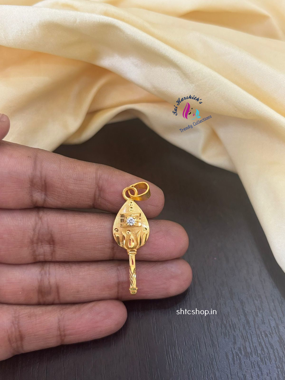 1 gm gold polished Cute Vel Pendant with White Stone - SHTC1319