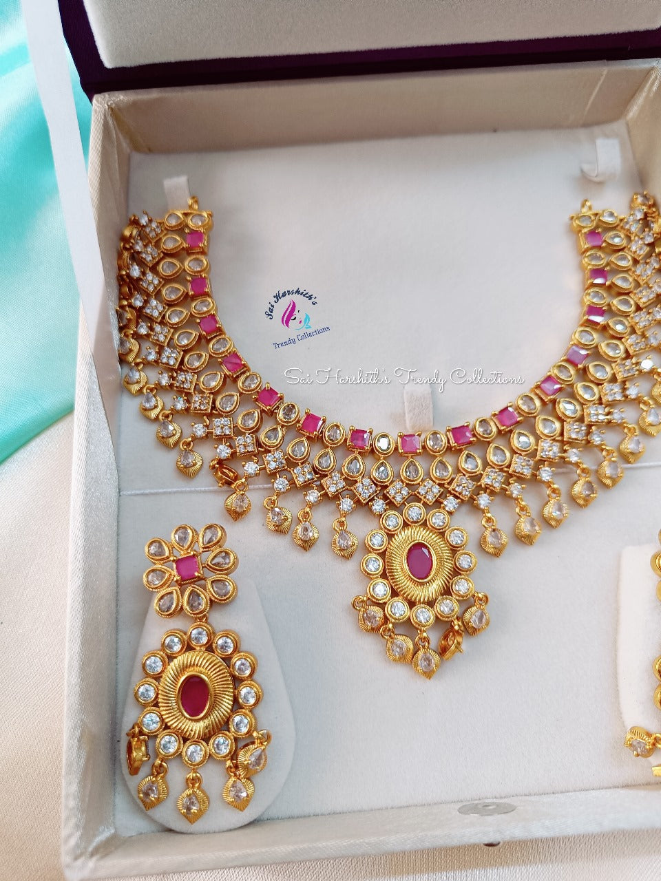 Eternal Elegance Reversed stone Brilliance Necklace - SHTC131 - Sai Harshith's Trendy Collections