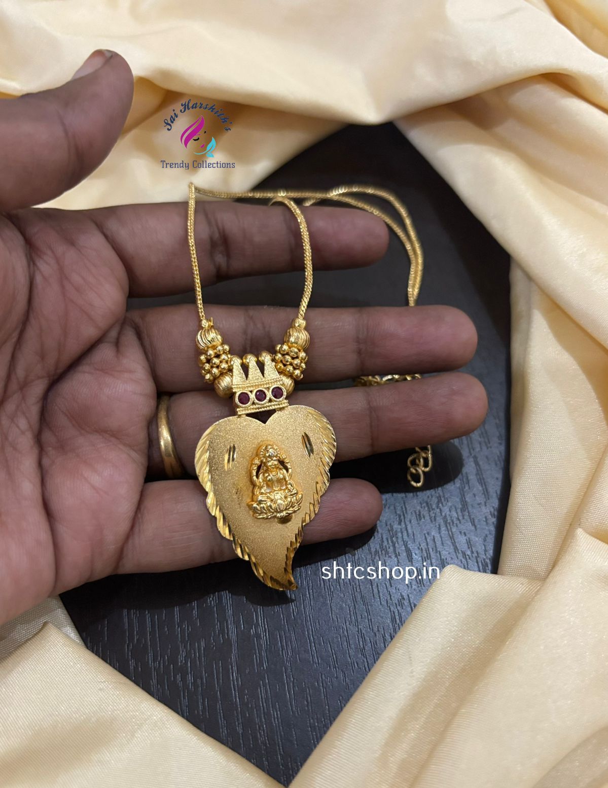 Gold Polished Kerala Style Allilai (Leaf) Lakshmi Necklace - SHTC1446 - Sai Harshith's Trendy Collections