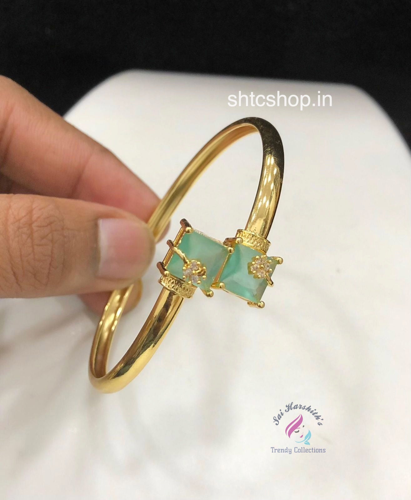 Gold Finish Flexible Bracelet - SHTC1470