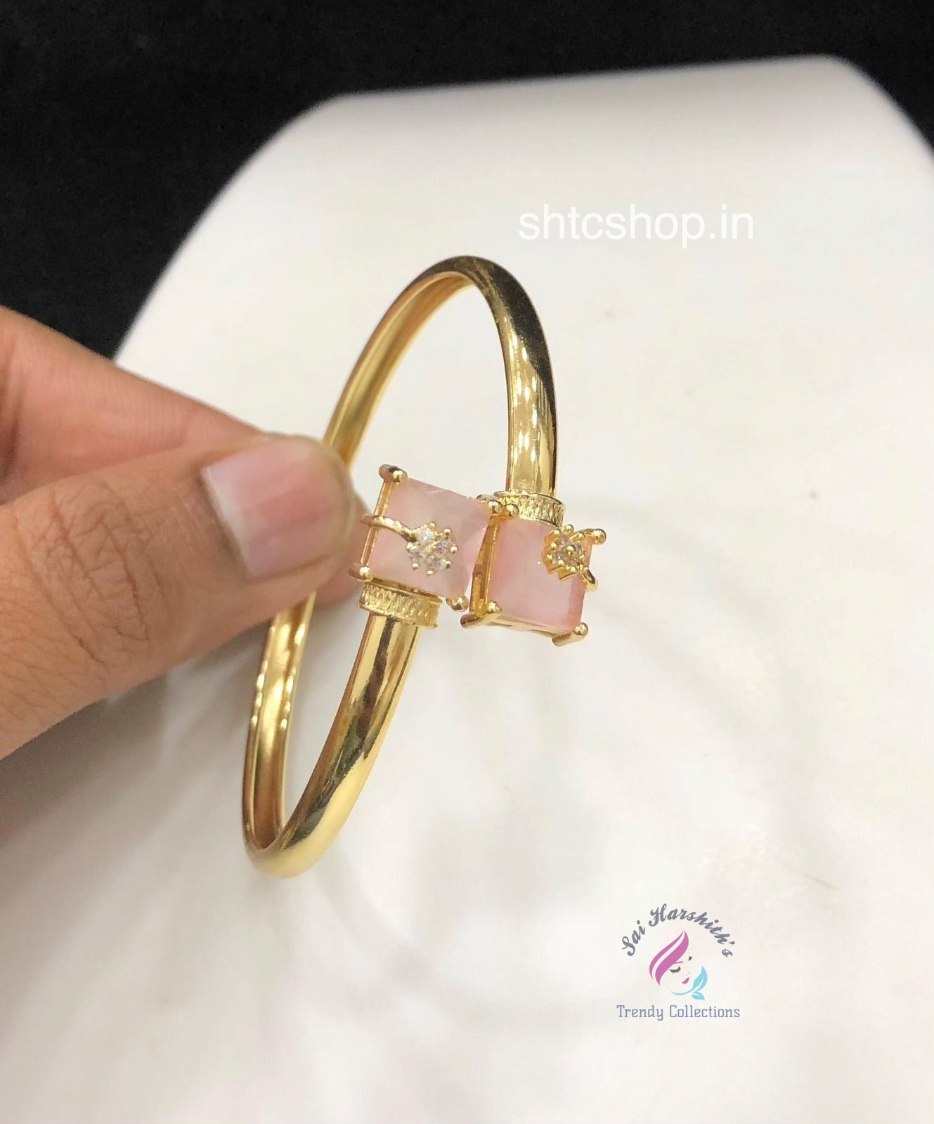 Gold Finish Flexible Bracelet - SHTC1470