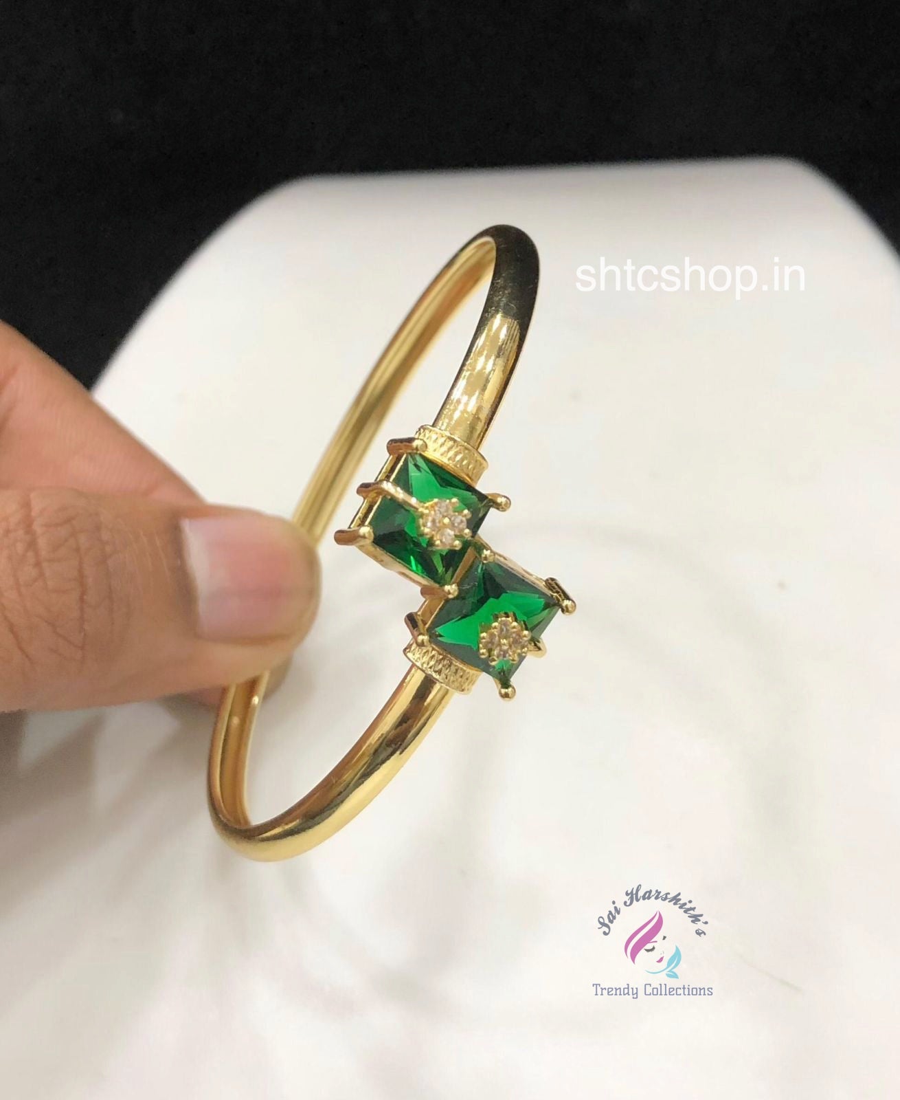 Gold Finish Flexible Bracelet - SHTC1470