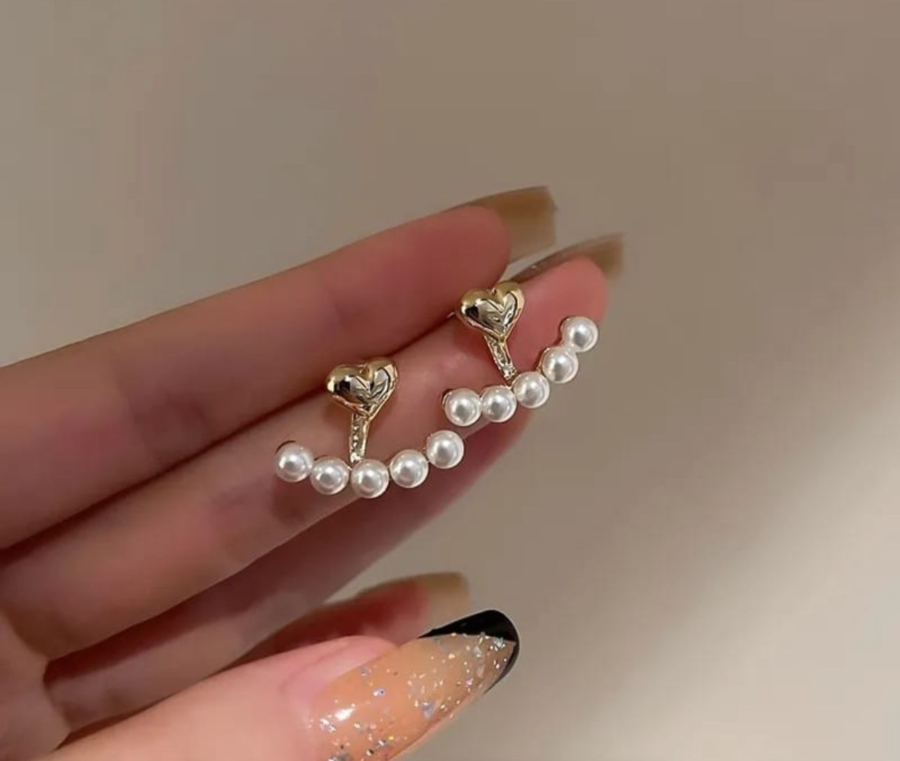 Pearl Ear Studs - KE152