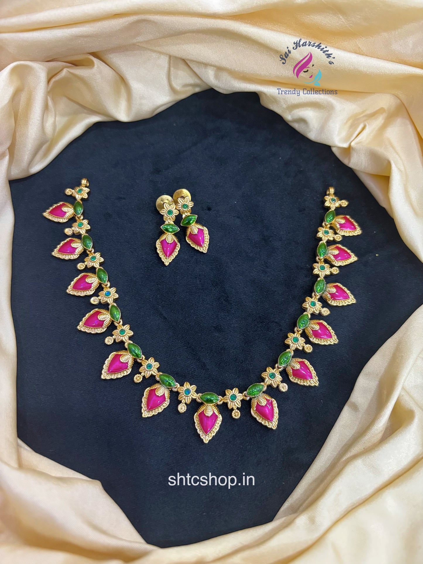 Rich Look Matte Finish Necklace with Enamel polish - SHTC1648