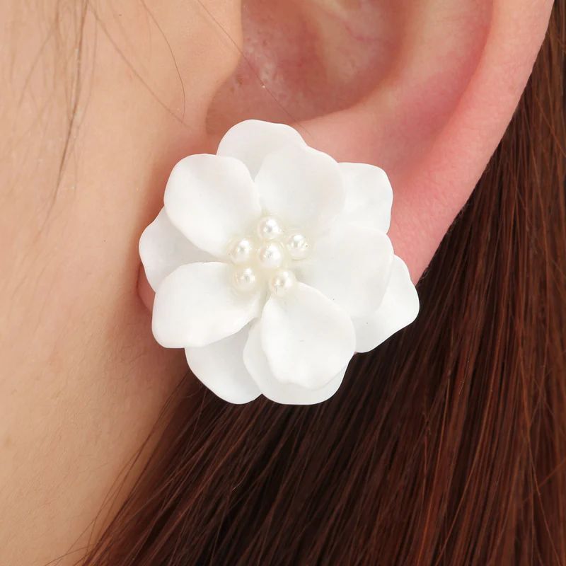 Fresh camellia three-dimensional white flower pearl Korean earrings - KE345