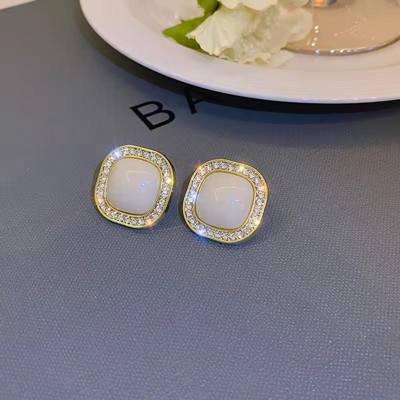 White Geometric Flash Cool Rhinestone Square Stud Earrings - KE413