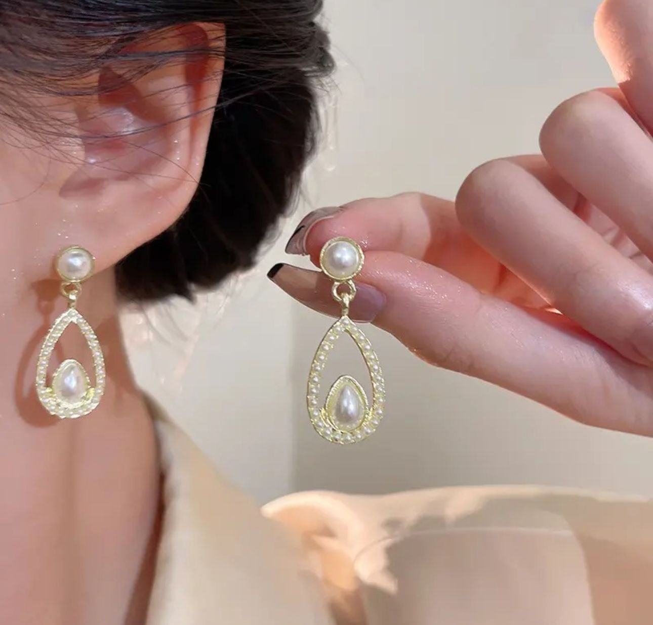 Pearl Tear Drop Geometric Hollow Earrings - KE459