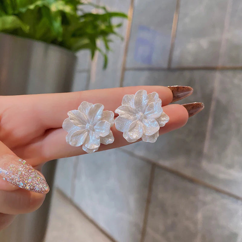 Korean Flower Earrings - White - KE614