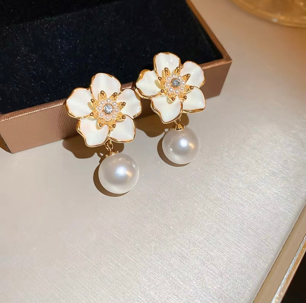 French Light Luxury Flower Earrings Fashionable Pearl Flower Earrings - KE416