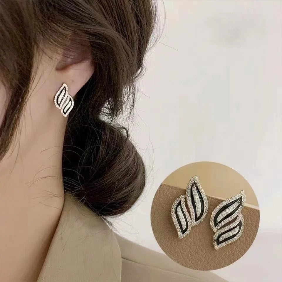 Micro-diamond leaf Korean earrings - Black - KE521