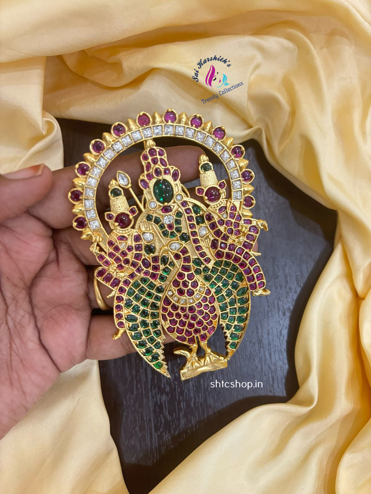Kempu Murugar Pendant with Valli and Deivanai - SHTC1192