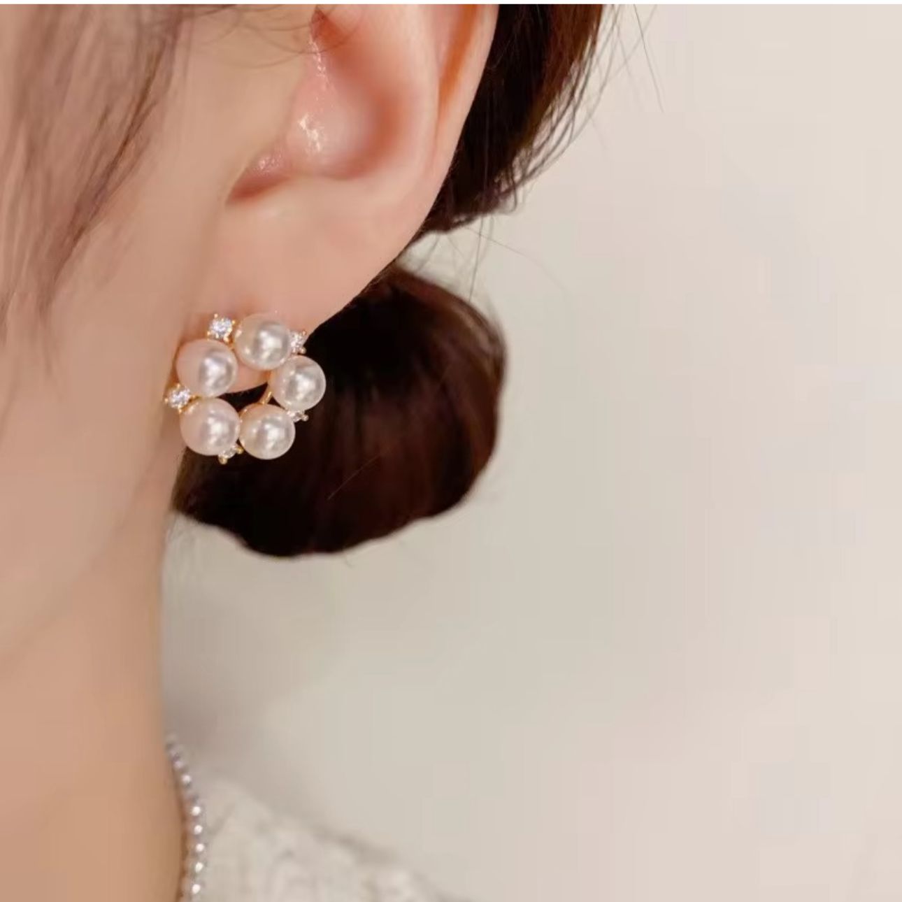 Minimal pearl Round stud Earrings - KE122