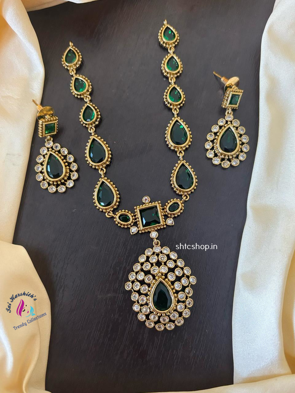 Jyothika Inspired Short emerald Statement Necklace - SHTC1234