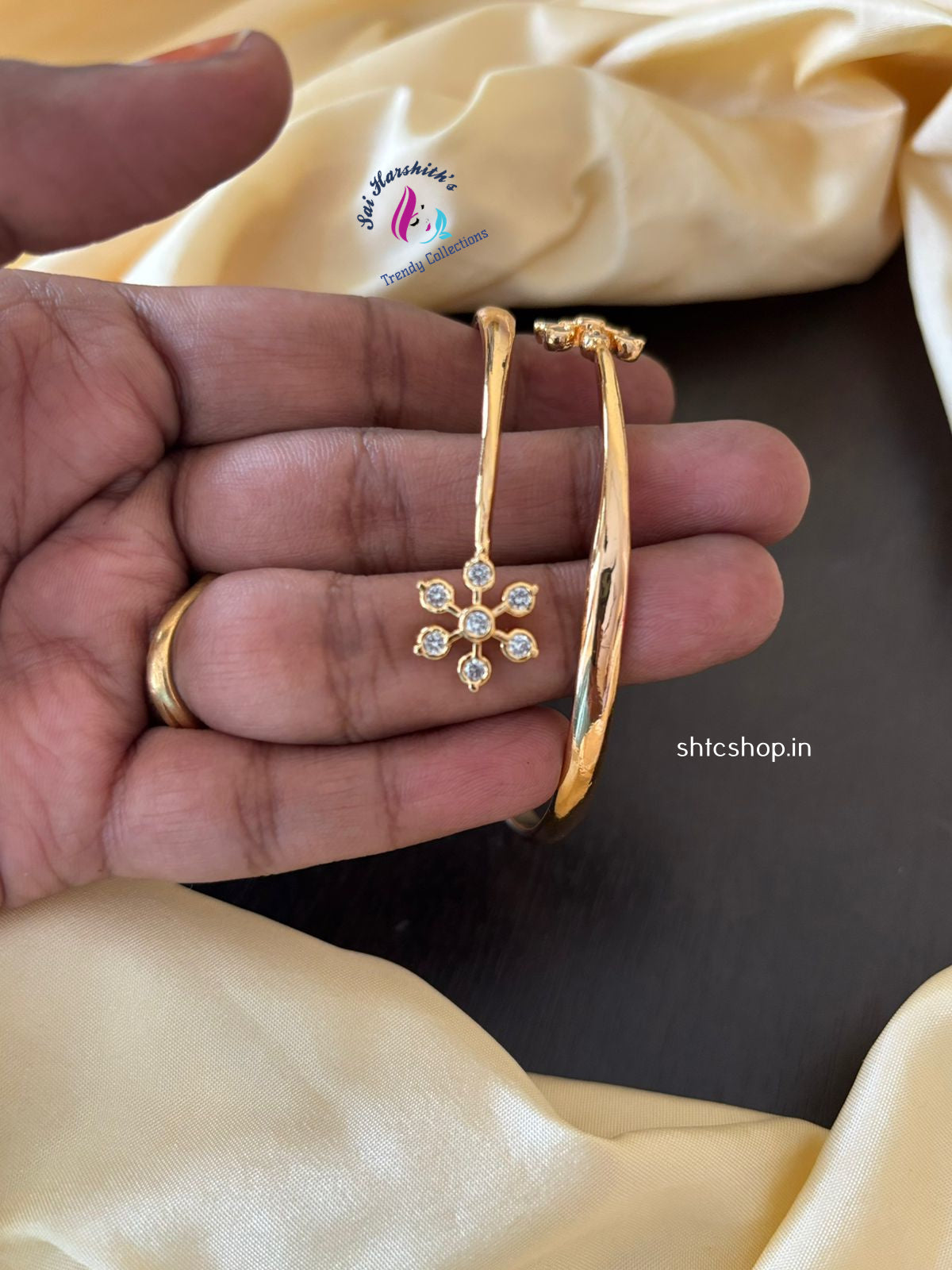 Impon / Five Metal Openable Bracelets with AD Stones - SHTC1268
