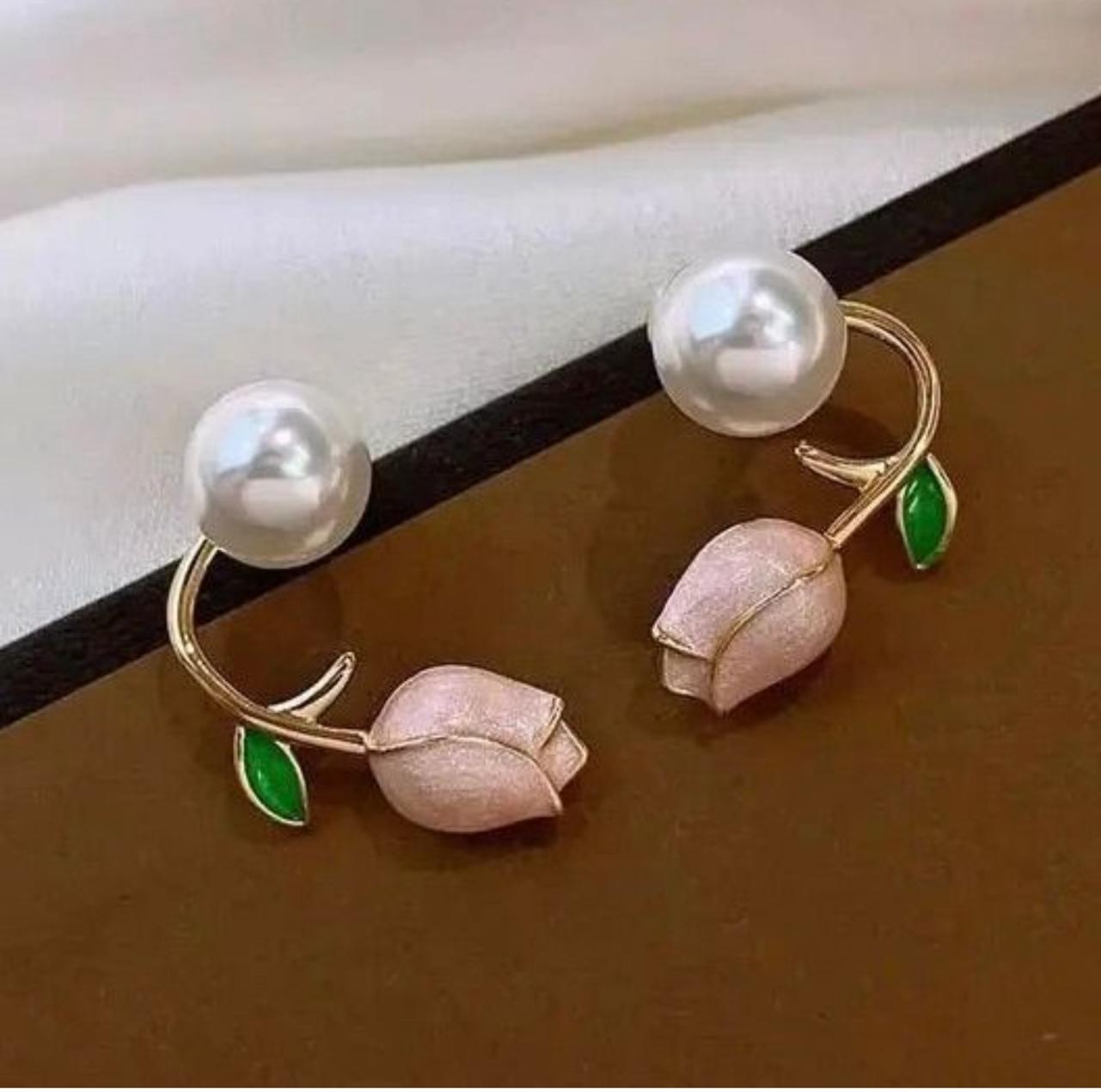 Trendy Pink Tulip Stud - KE126