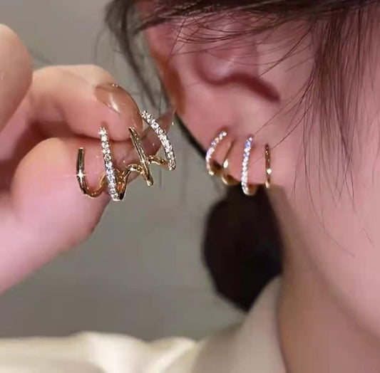 Trendy Claw Studs - KE139