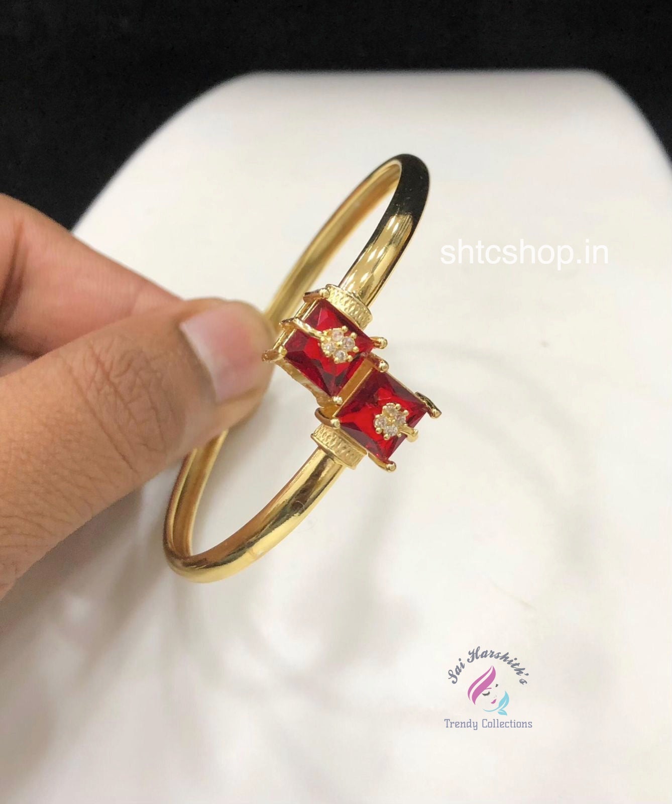Gold Finish Flexible Bracelet - SHTC1470