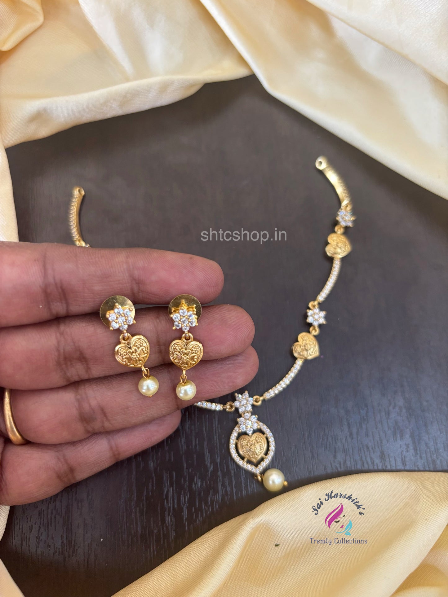 Cute Mate Finish Ad Stone Necklace (White) - SHTC1525