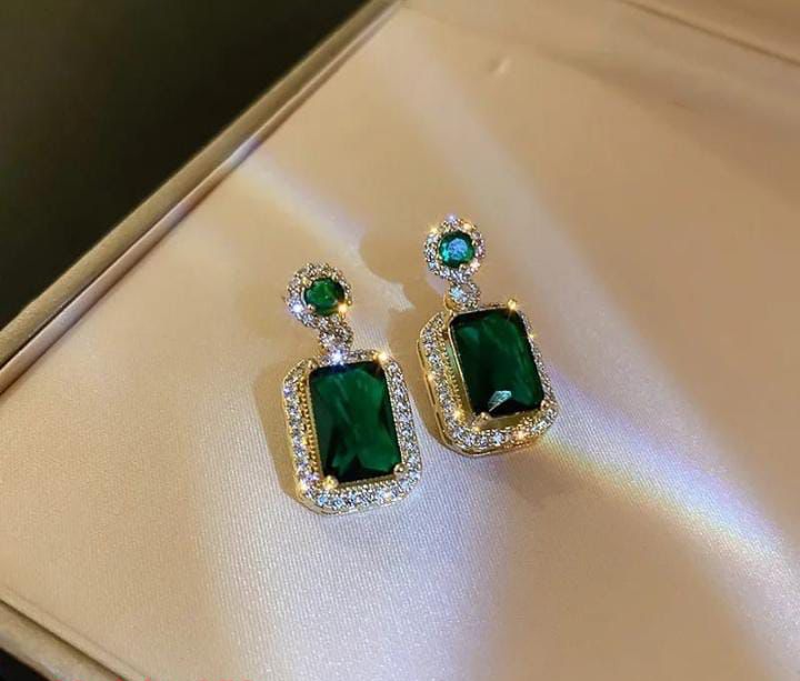 Dazzling Emerald Earrings - KE160