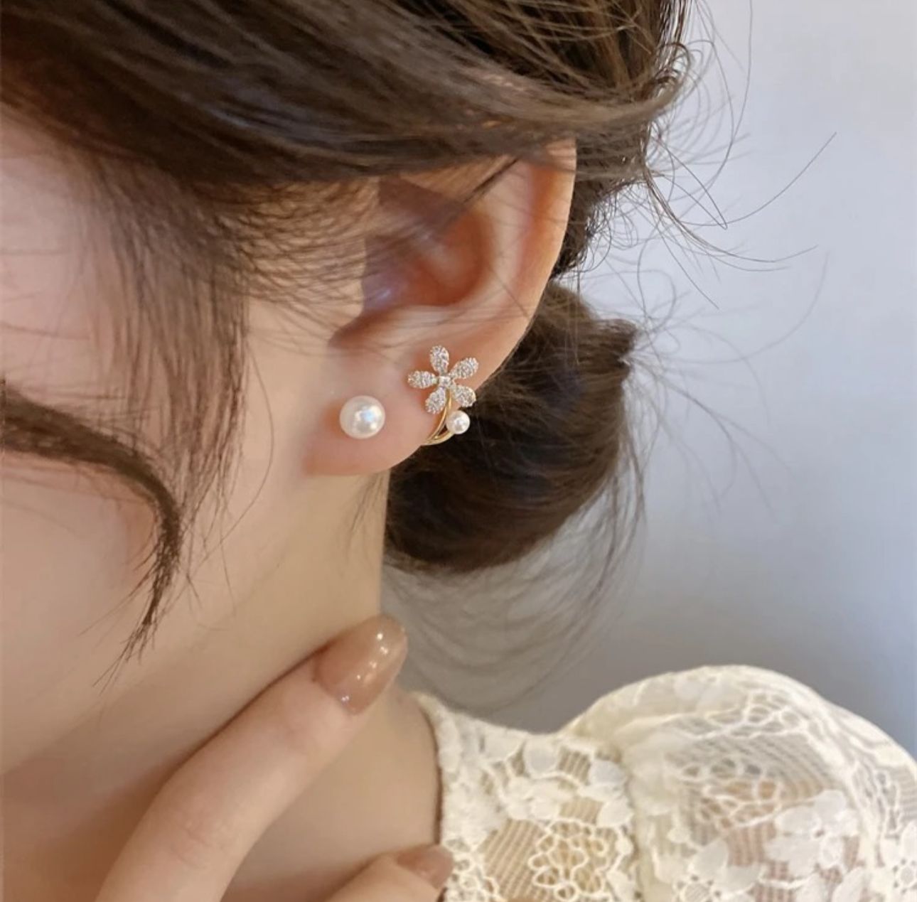 Trendy Flower Style Stud Earrings - KE201