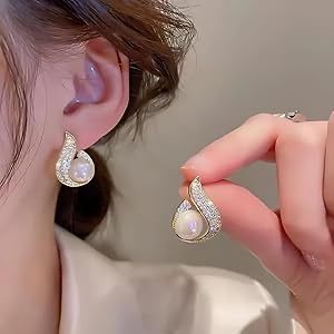 Korean Style Pearl Drop Earrings - KE227