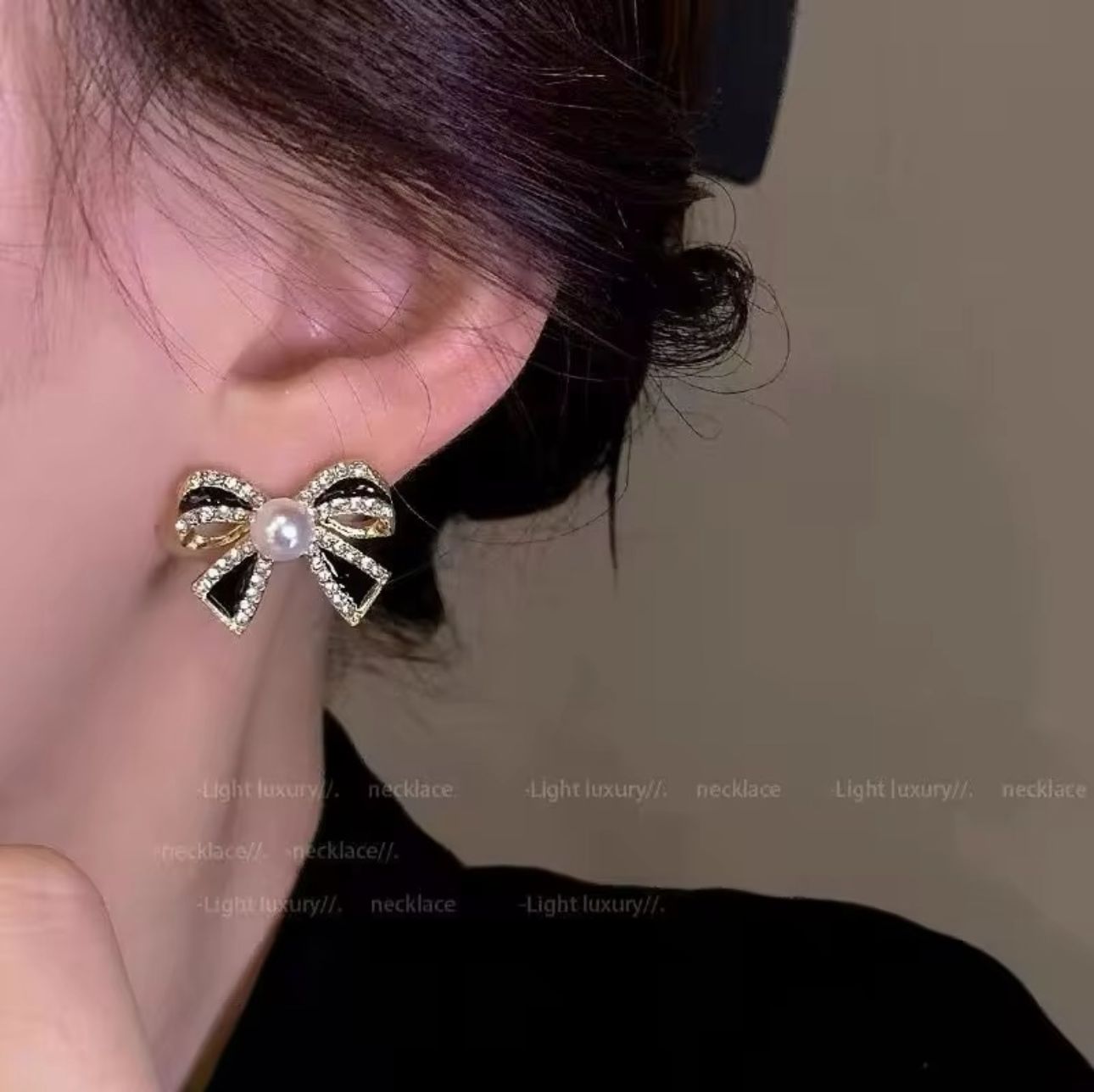 Black Bow stud Earrings - KE235