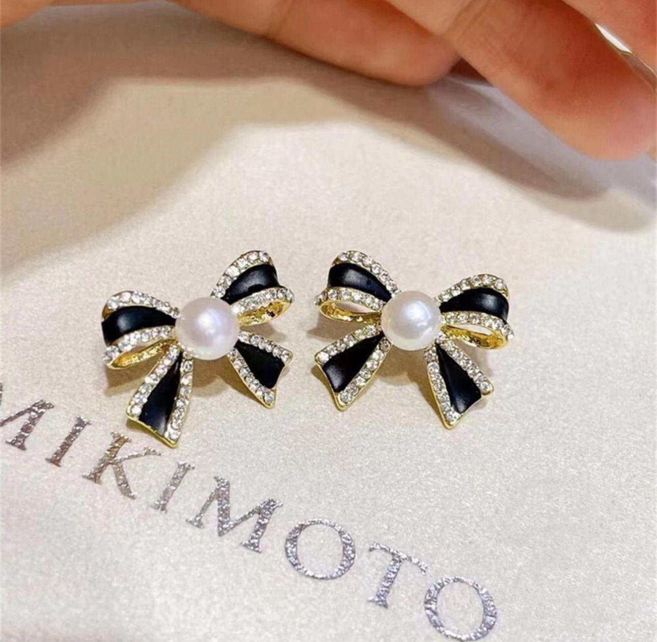 Black Bow stud Earrings - KE235