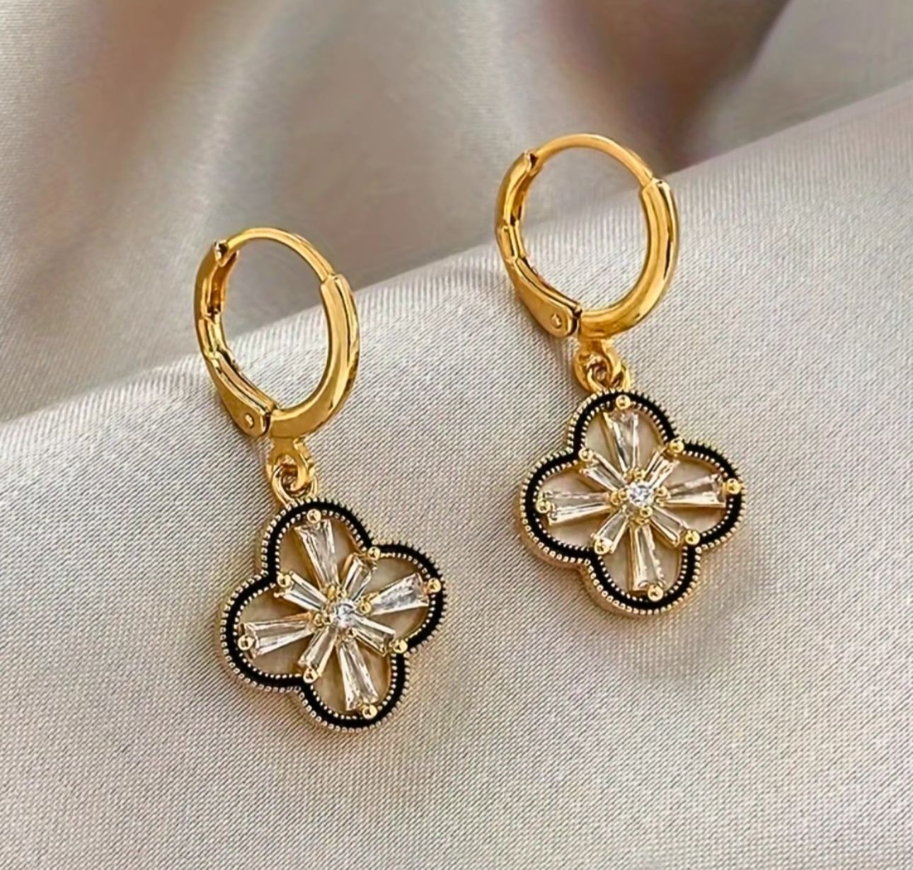 Two-Sided Trendy Leaf Clover Huggie Earrings - KE236