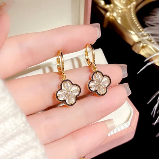 Two-Sided Trendy Leaf Clover Huggie Earrings - KE236