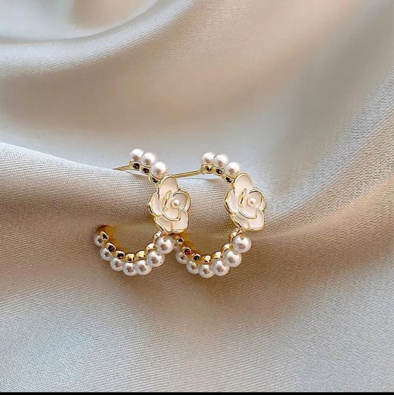 Camelia Pearl Hoop Earrings - KE280