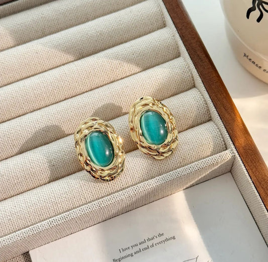 Medieval Retro Cat's eye Korean Stud - KE453