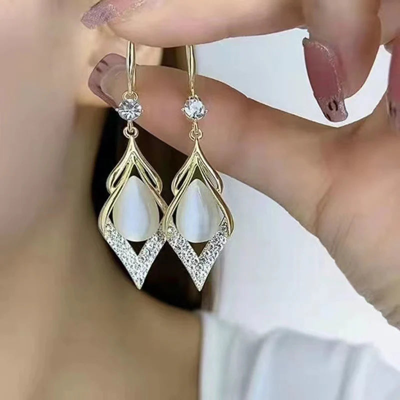 Cat's eye diamond Korean earrings - KE497