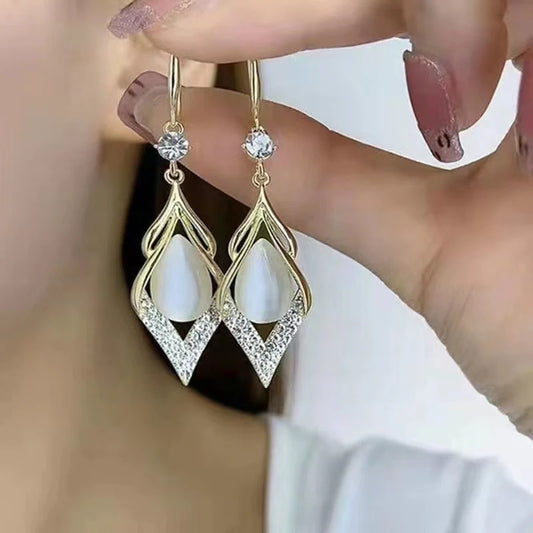 Cat's eye diamond Korean earrings - KE497