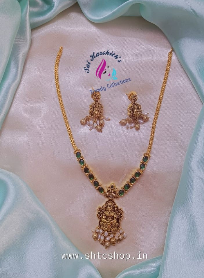 Lakshmi's Gleam: Dual Tone Kempu Stone Necklace - SHTC671