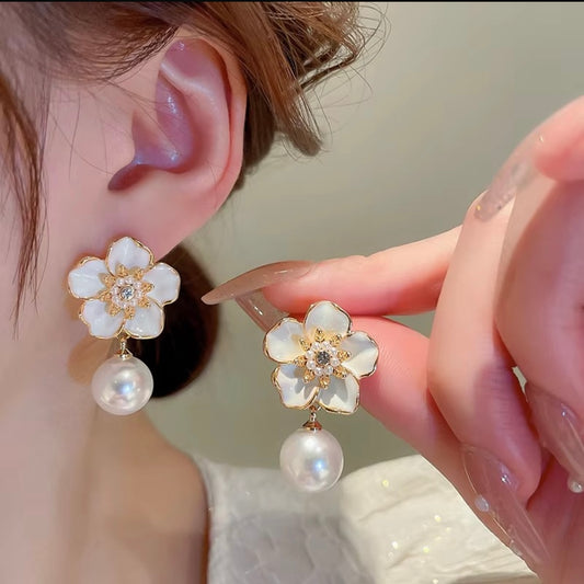 French Light Luxury Flower Earrings Fashionable Pearl Flower Earrings - KE416