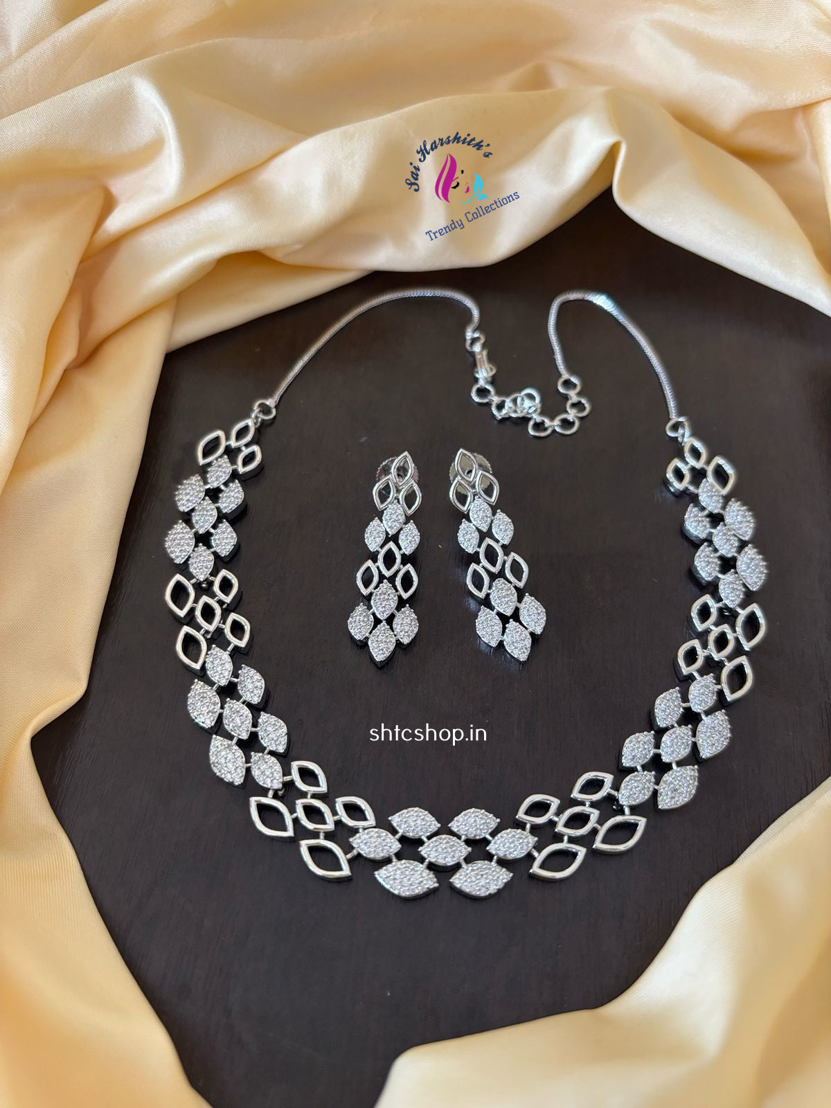 Cute Silver Finish AD Necklace set - SHTC954
