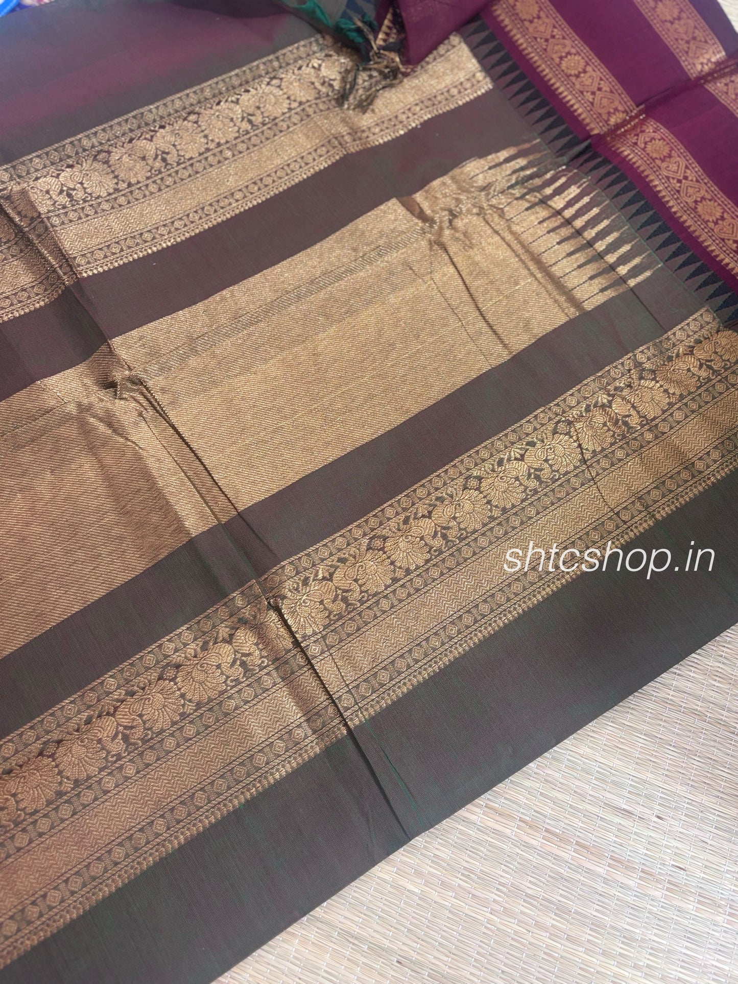 120 Count Dual-Tone Kanchi Cotton Saree with Buttas, Temple Border and Rich Zari Pallu