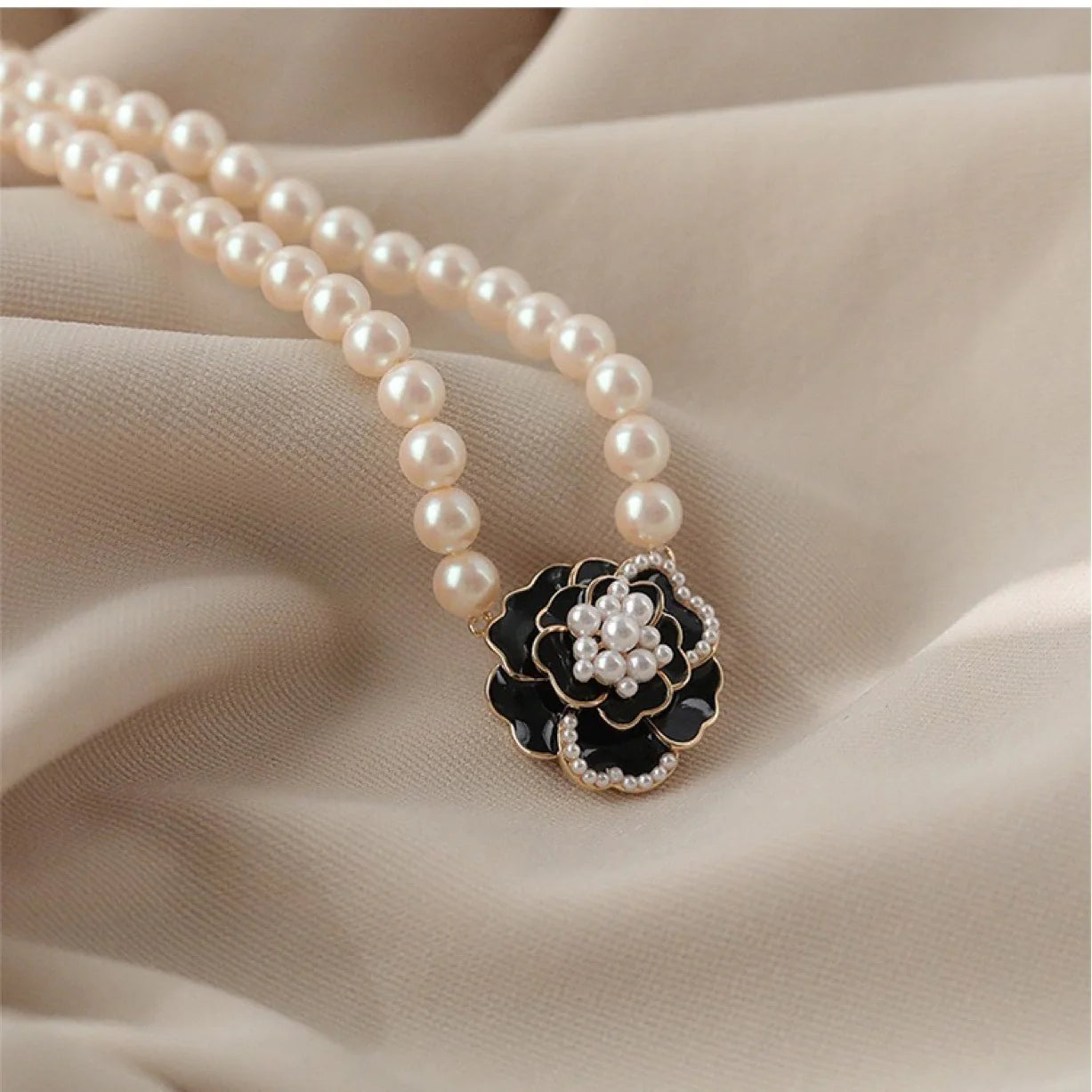 Camellia Korean Style pearl Necklace - Black  - KE544